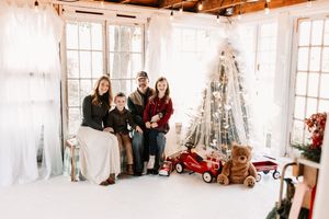 Affordable Knoxville Christmas Mini Session Photography at The Holmstead Studio with Nina Thomas Photography.