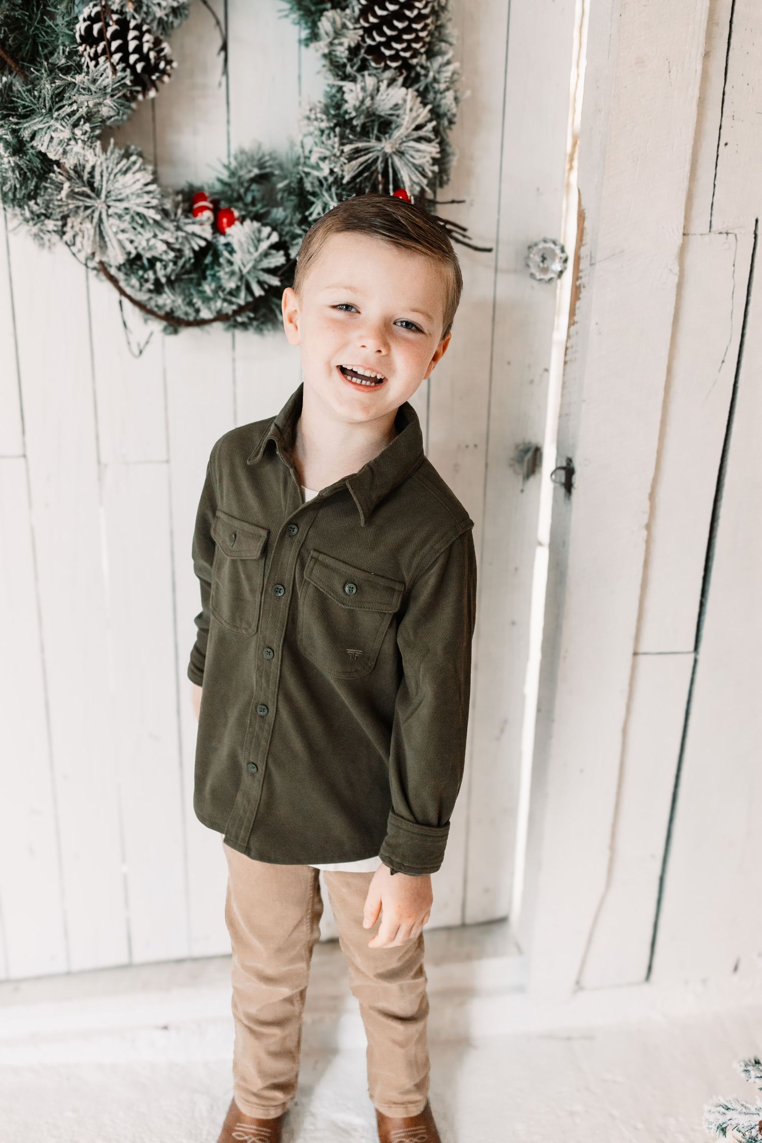 Affordable Knoxville Christmas Mini Session Photography at The Holmstead Studio with Nina Thomas Photography.