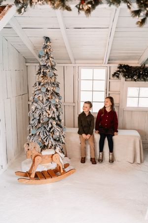 Affordable Knoxville Christmas Mini Session Photography at The Holmstead Studio with Nina Thomas Photography.