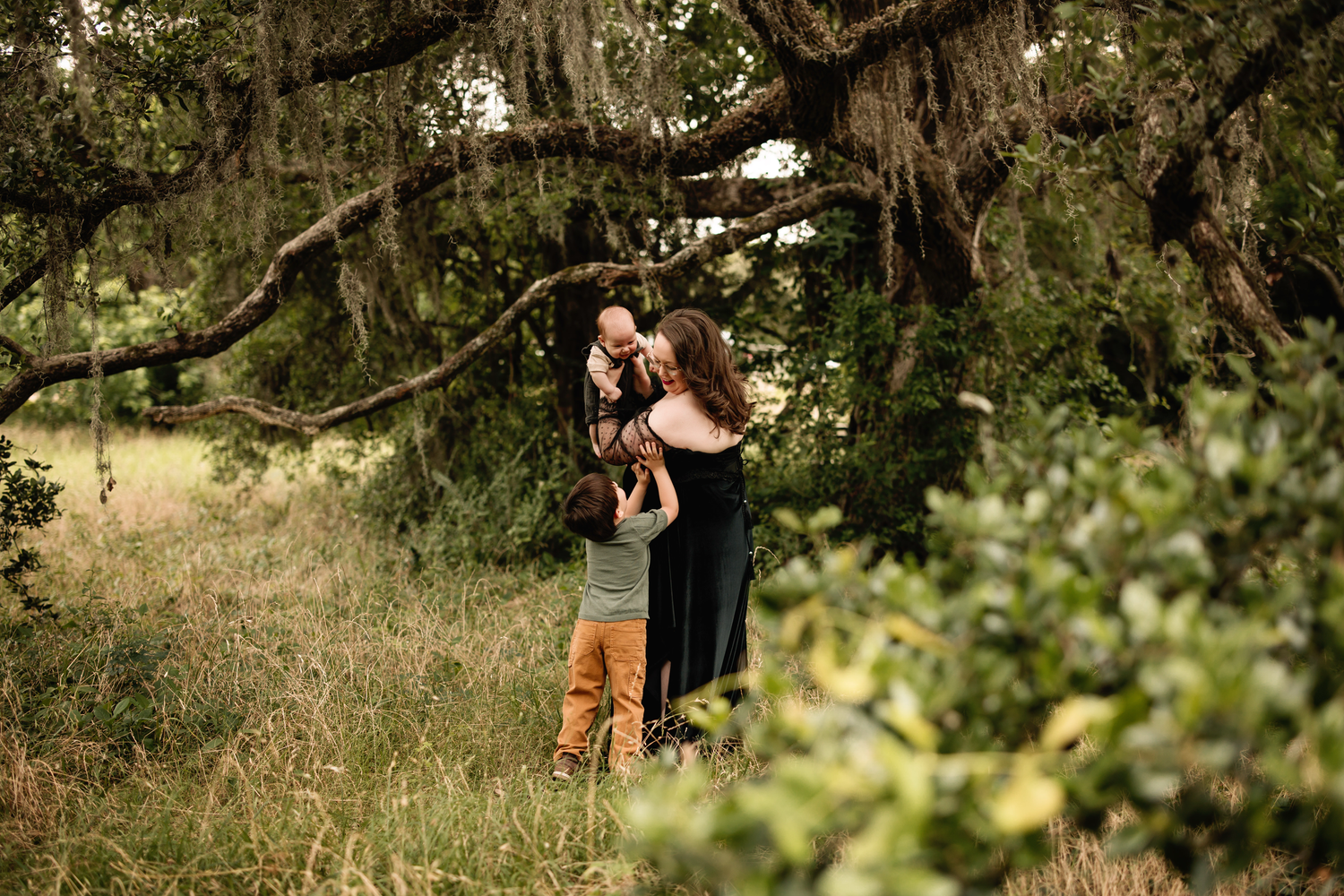 Anna Carreno Photography Newborn photographer in Spring, TX specializing in safe, timeless newborn portraits, maternity, cake smash sessions