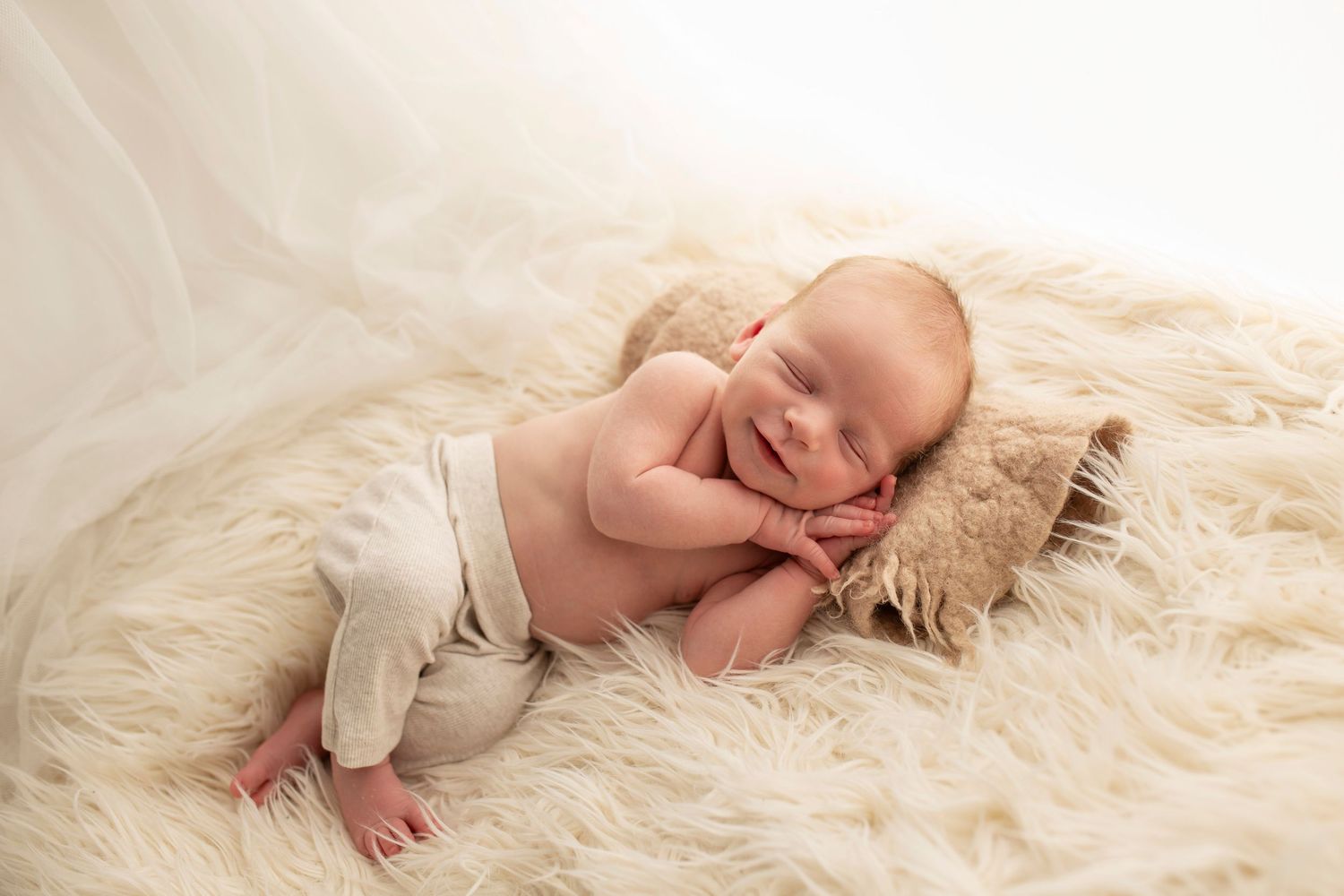 newborn baby newborn photoshoot by little wonderland photography widnes cheshire warrington st helens runcorn liverpool