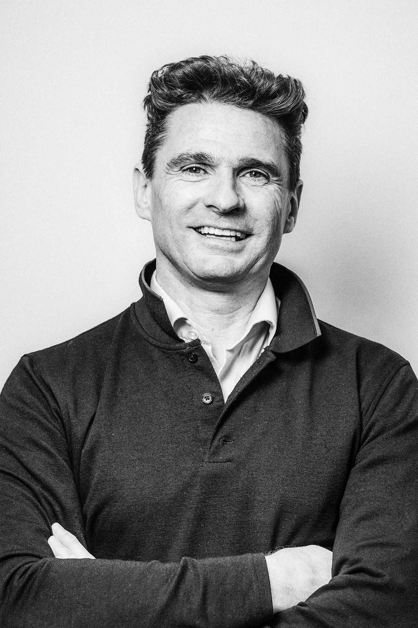 Studio portret van een man in zwart wit voor professioneel gebruik door Bart Boodts Photography
