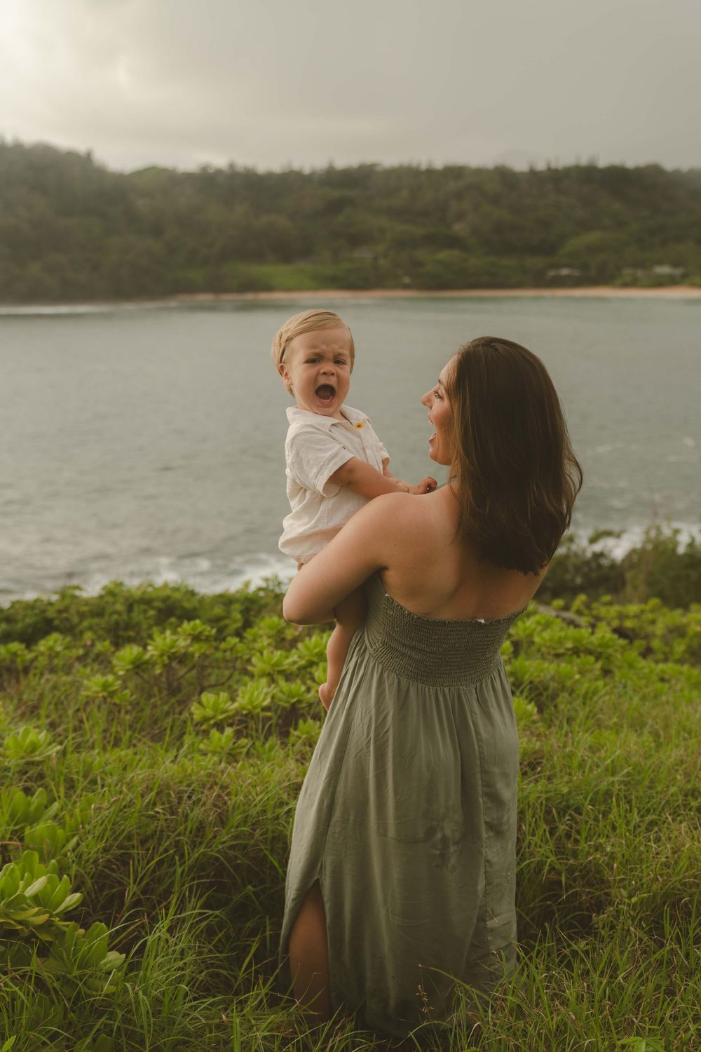 baby crying during kauai photo shoot by kauai photographer