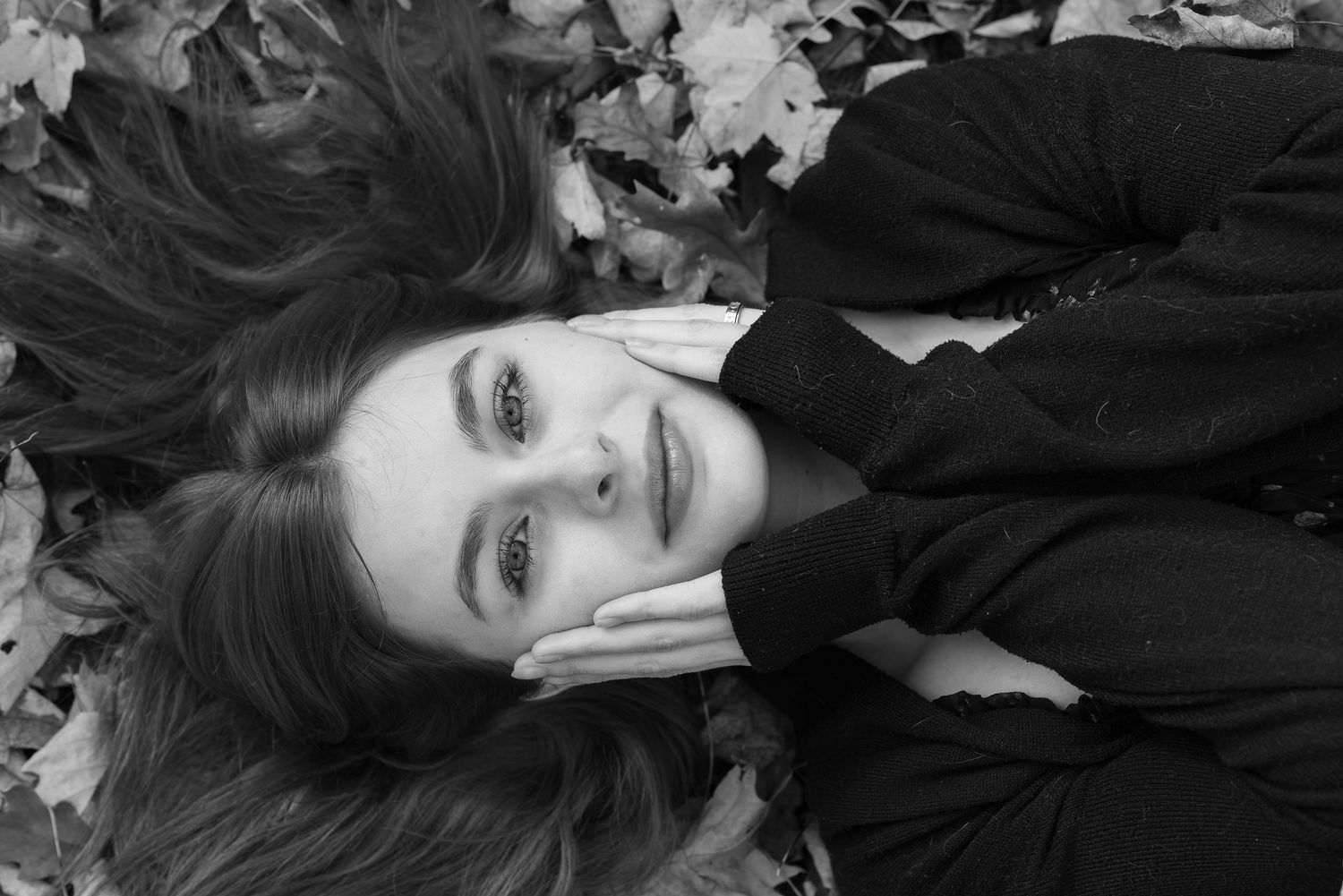 senior, black and white, cool girl, edgy, fall colors