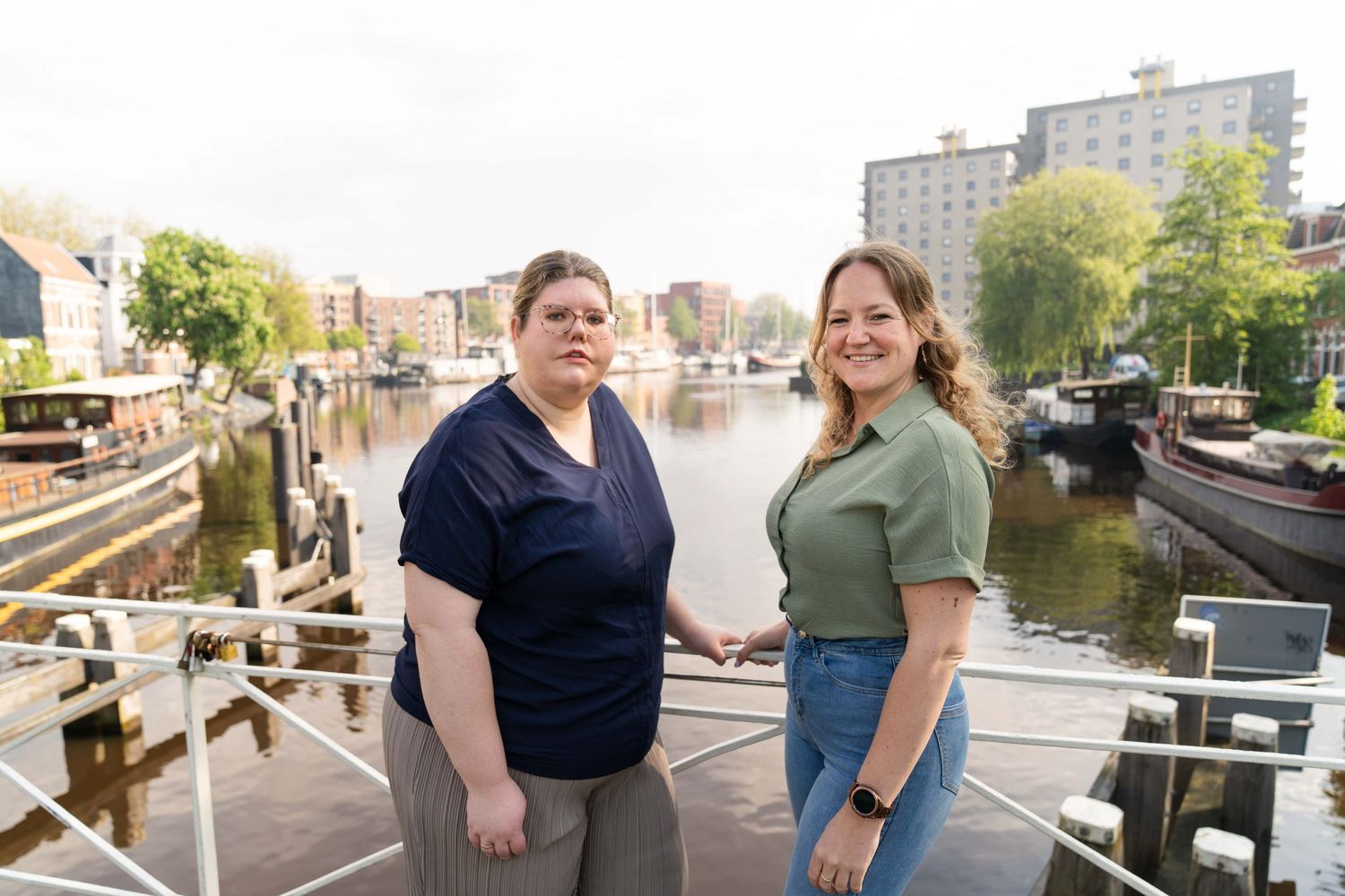 Portret vrouw. Branding fotografie. Zakelijke fotografie. Verloskundige zorg. Zwangerschap. Bevalling. Kraambed.