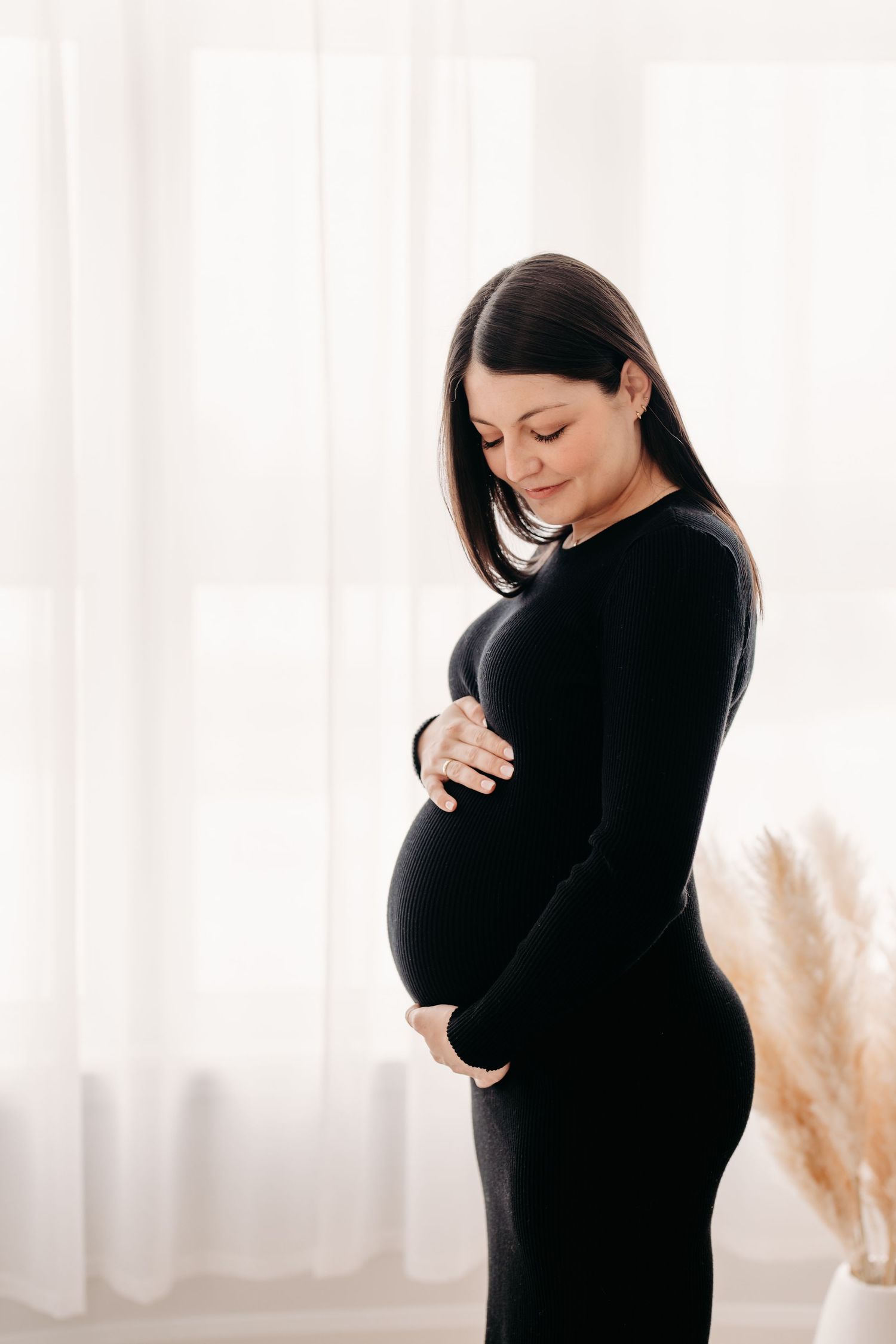 Future maman séance photo en studio Photographe maternité à Saint-Augustin-de-Desmaures