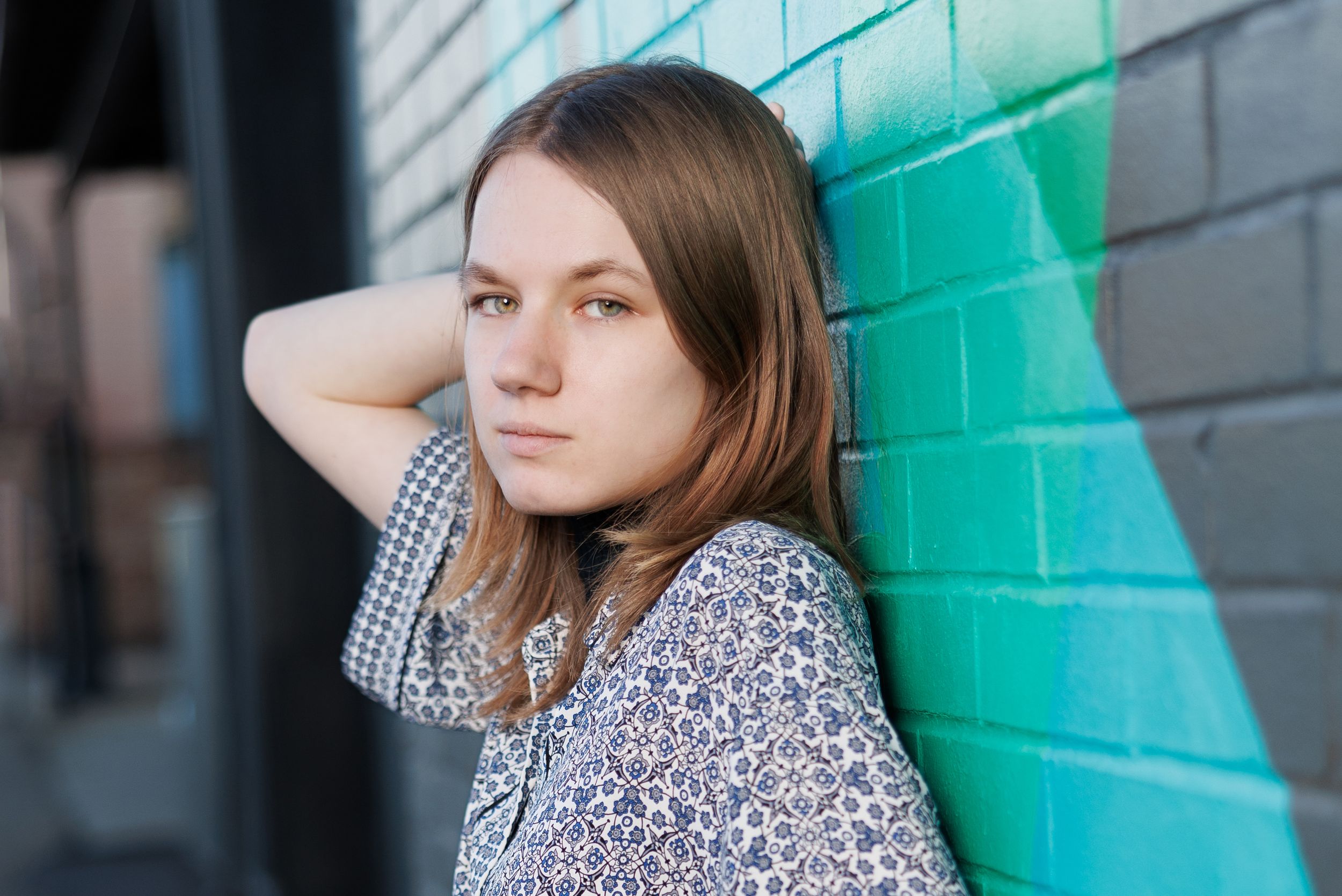 Girl photoshoot by a wall mural in the city