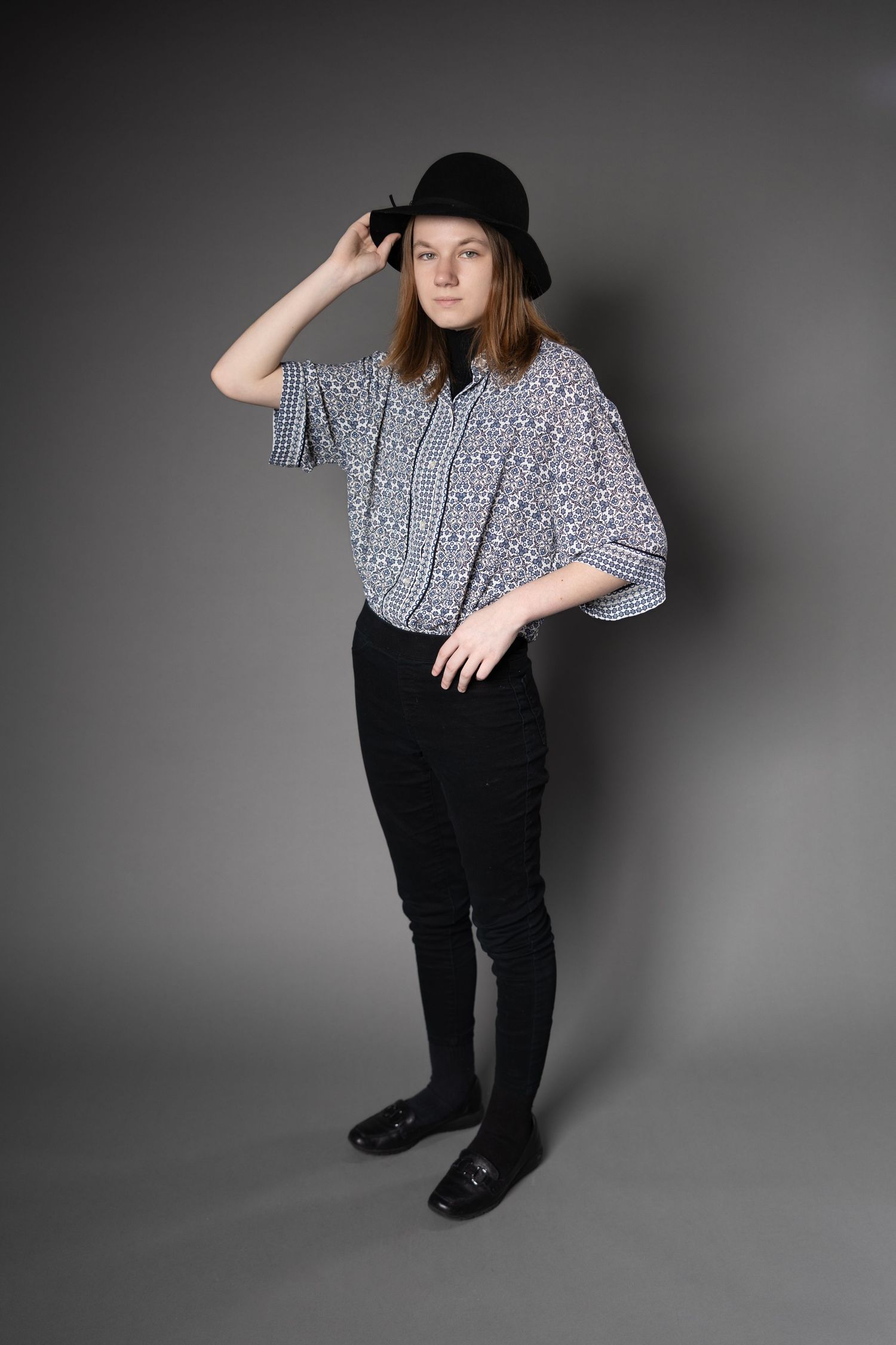 Senior photoshoot with black hat