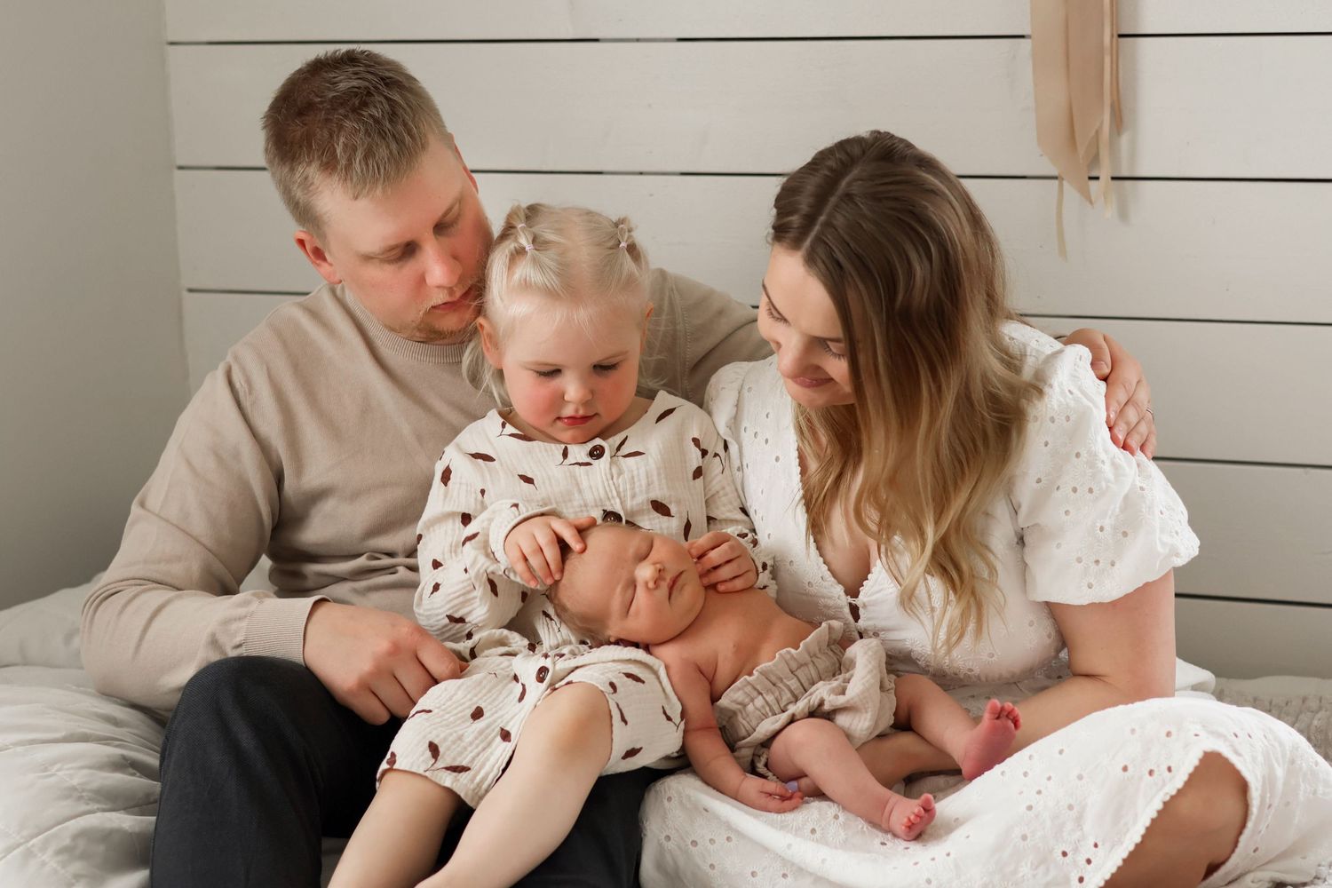 valokuvaus oulu newborn newbornkuvaus vauvakuvaus newbornkuvaaja vauvakuvaaja vastasyntynyt vastasyntyneen kuvaus valokuvaaja vauva