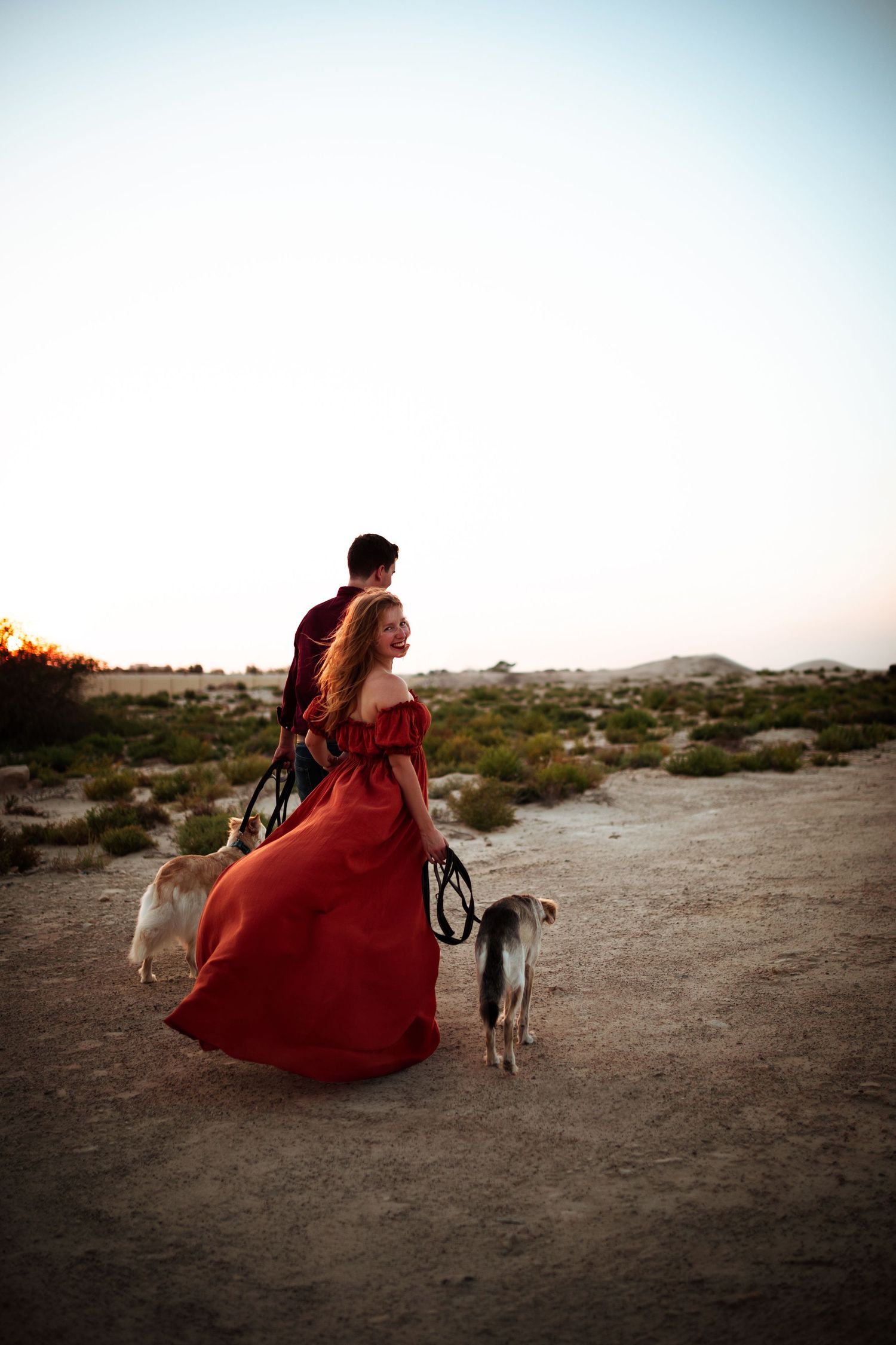 family with dogs maternity photoshoot romantic desert abu dhabi