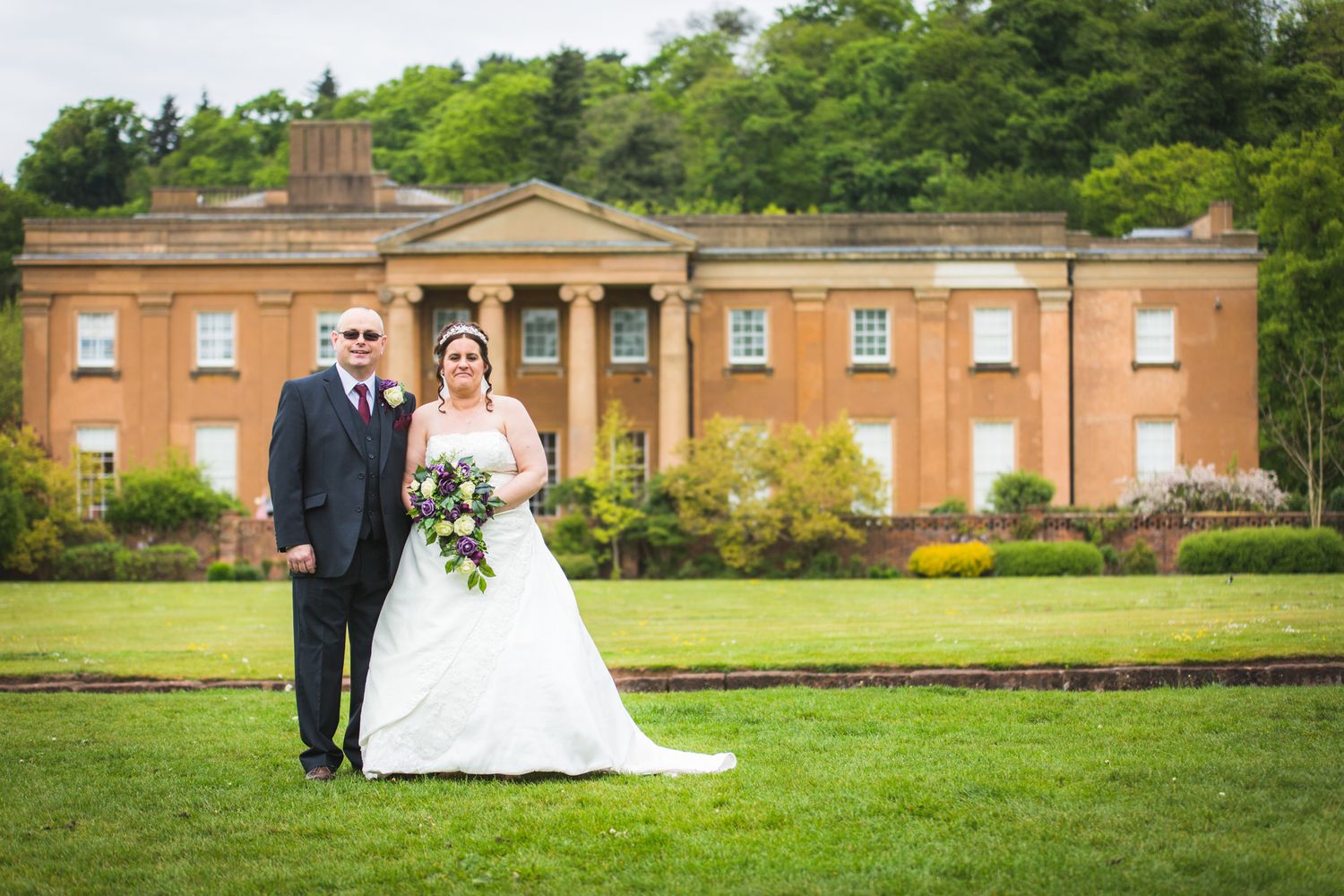 Couple having photos taken at Himley Hall. A beautiful location for wedding photography