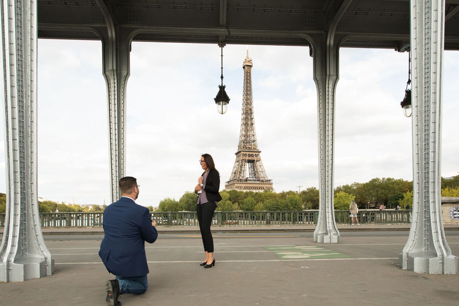 Amazing surprise proposal secret photoshoot at the Eiffel Tower from Bir-Hakeim captured by Julien LB Photography Paris