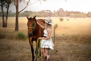 Melbourne equine photographer specializing in end of life photoshoots