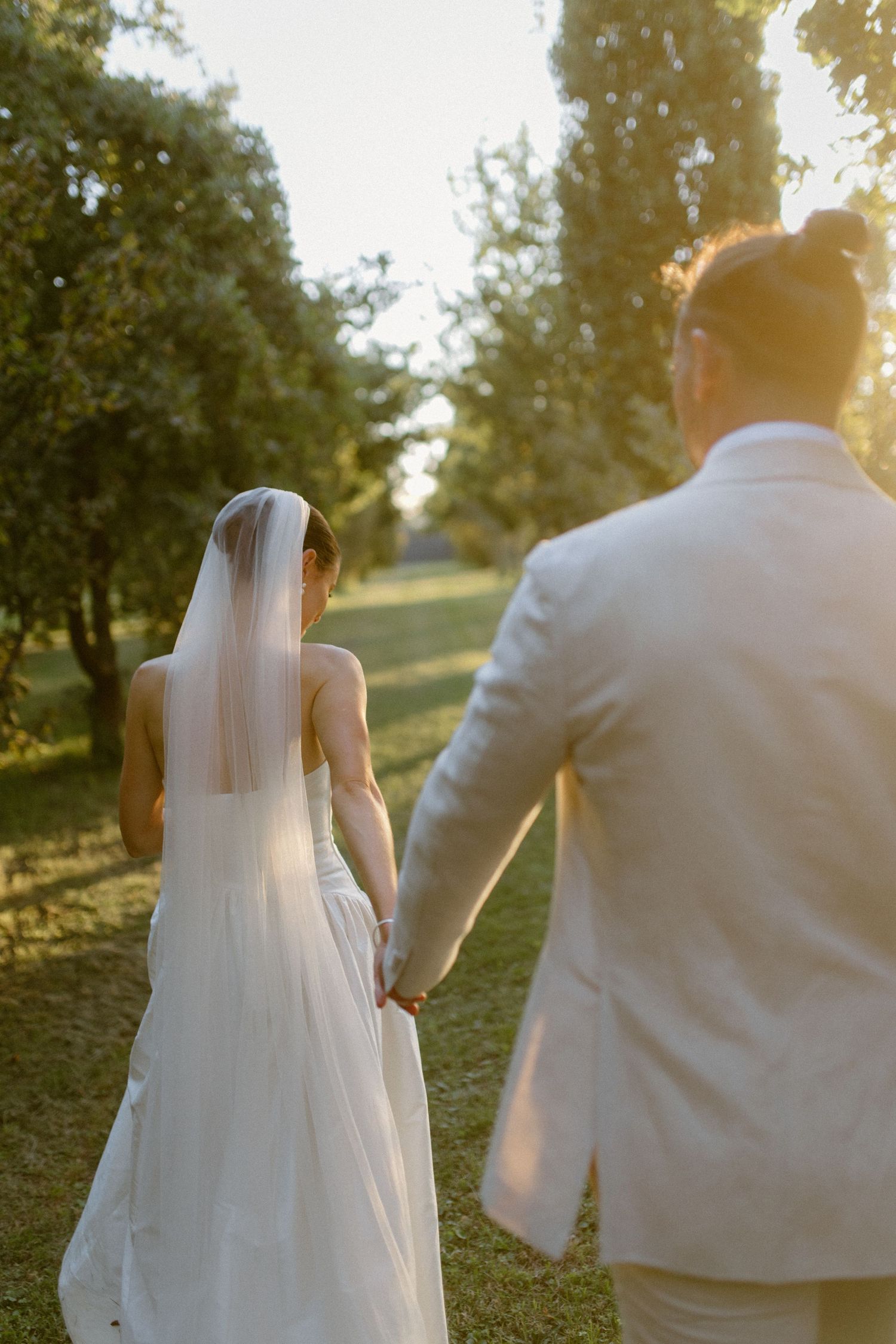 Romantic and documentary wedding photographer in Wollongong and Bowral