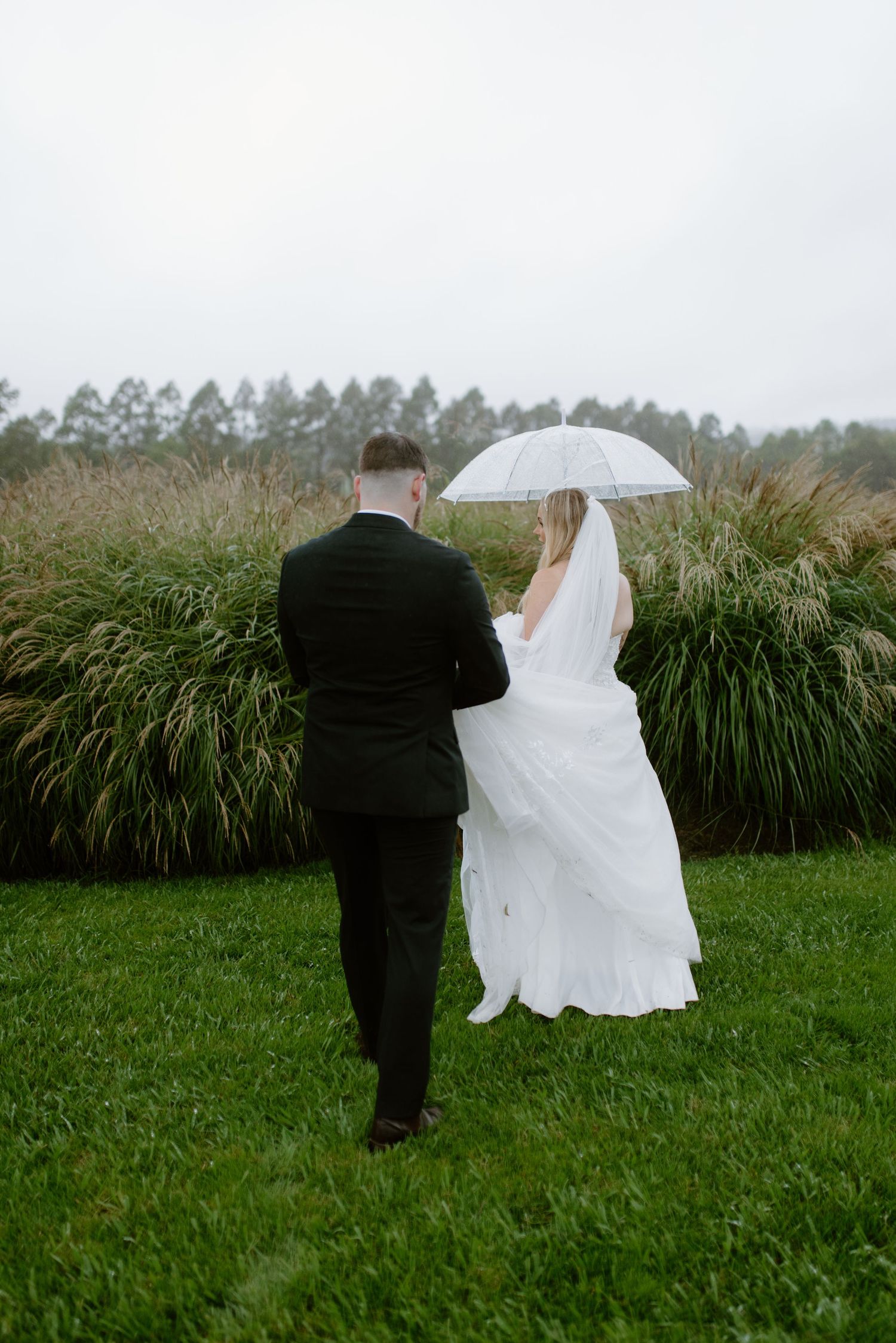 Romantic and documentary wedding photographer in Wollongong and Bowral