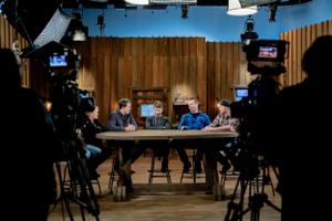 Behind-the-scenes view of film crew recording around table with wood paneled walls.
Commercial Photography
Gold Rush