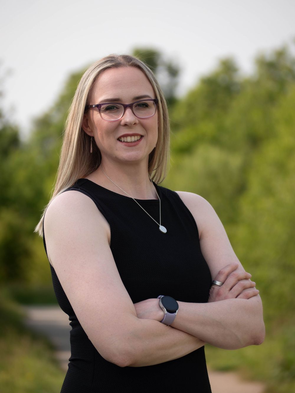 Lady on nutbrook ilkeston for corporate outdoor headshots