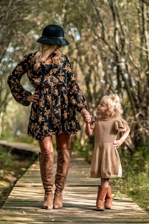 family, professional, photography, outdoor, scenic, kids, photo session, mom, dad, love, hugs, kisses, flowers, greenery, new york, upstate