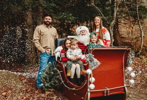 family santa photos, sleigh, winter, snow