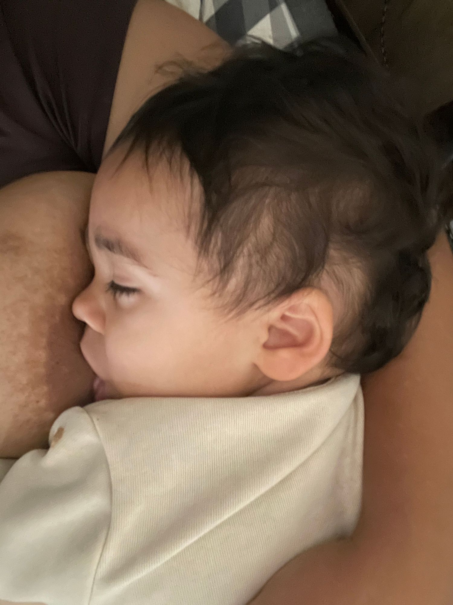 Maternity, newborn and family. Soft neutrals, captured in warm, natural light—embracing the beauty of motherhood.