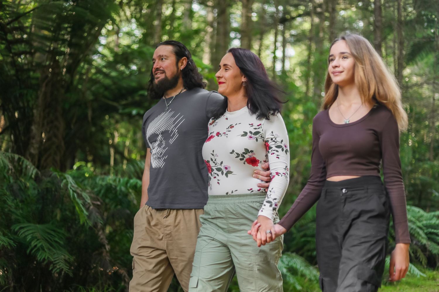 natural light family photography at redwoods forest in rotorua