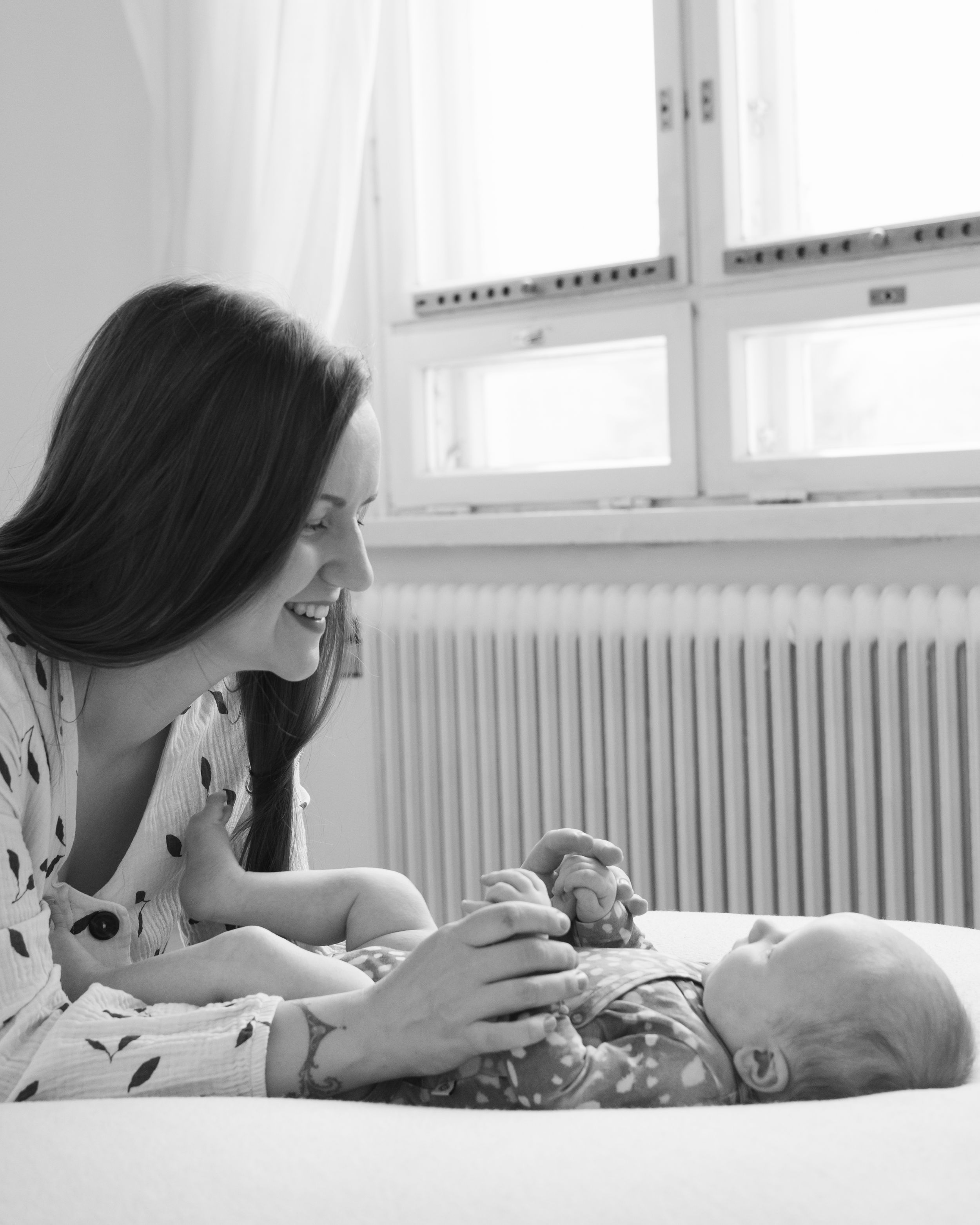 My lovely baby vauvakuvaus studiolla. Vauvakuvaus Vantaa. Vauva 2kk. Äiti ja vauva. Perhekuvaus. Valokuvaaja Espoo