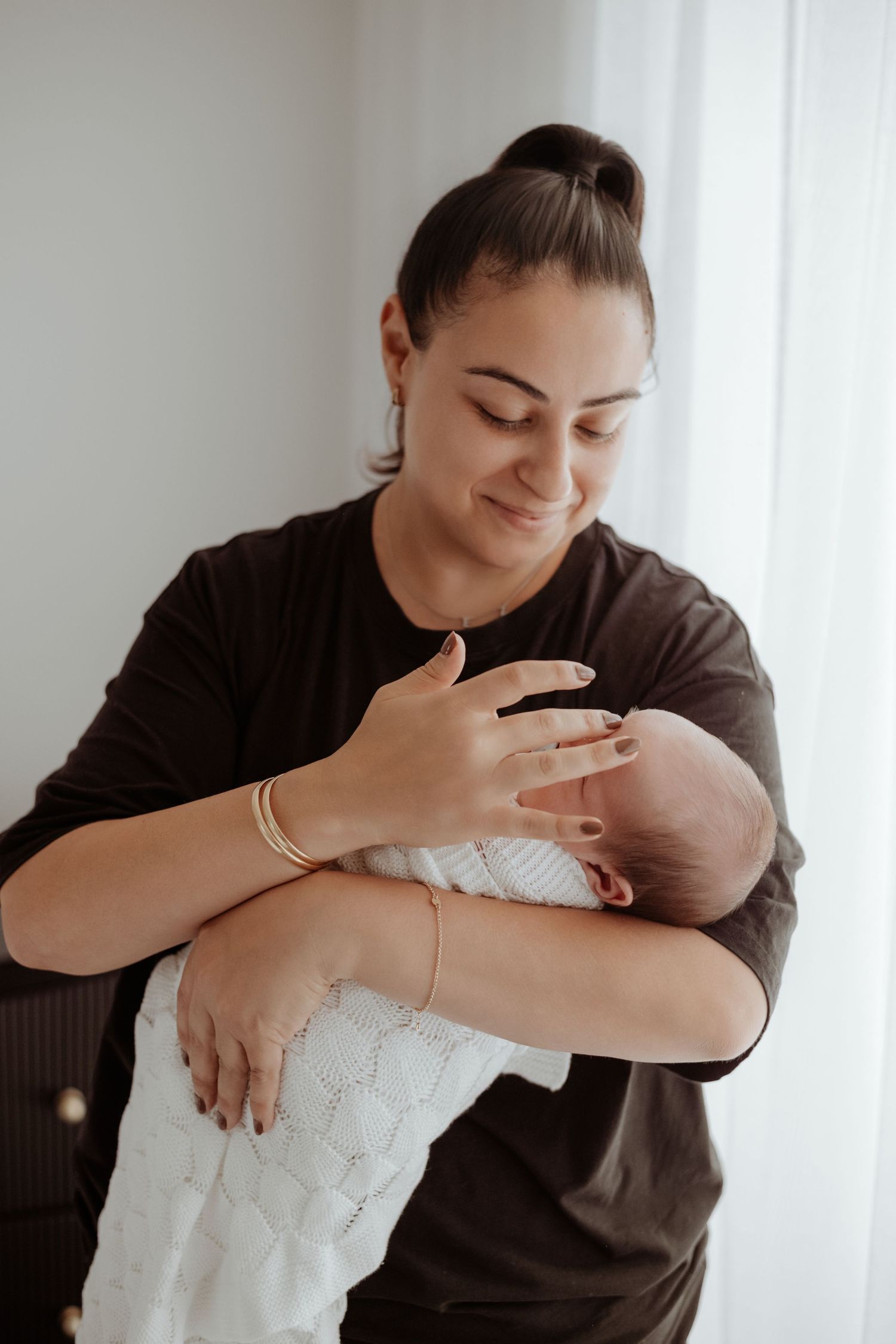 Sydney newborn, maternity and family photographer based near Guildford, offering relaxed in-home sessions across. Mobile photographer