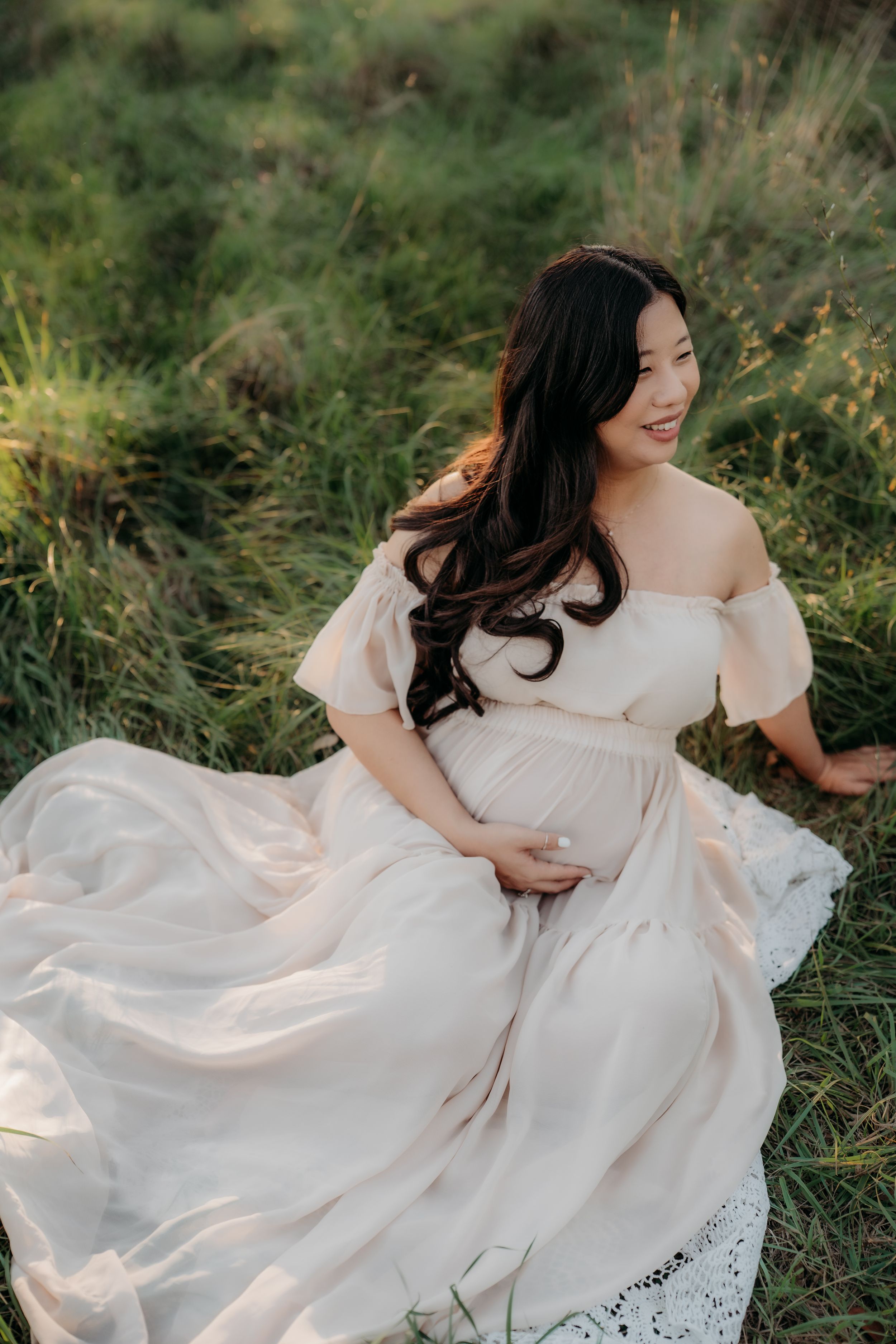 Golden hour maternity session. whimsical maternity photography.