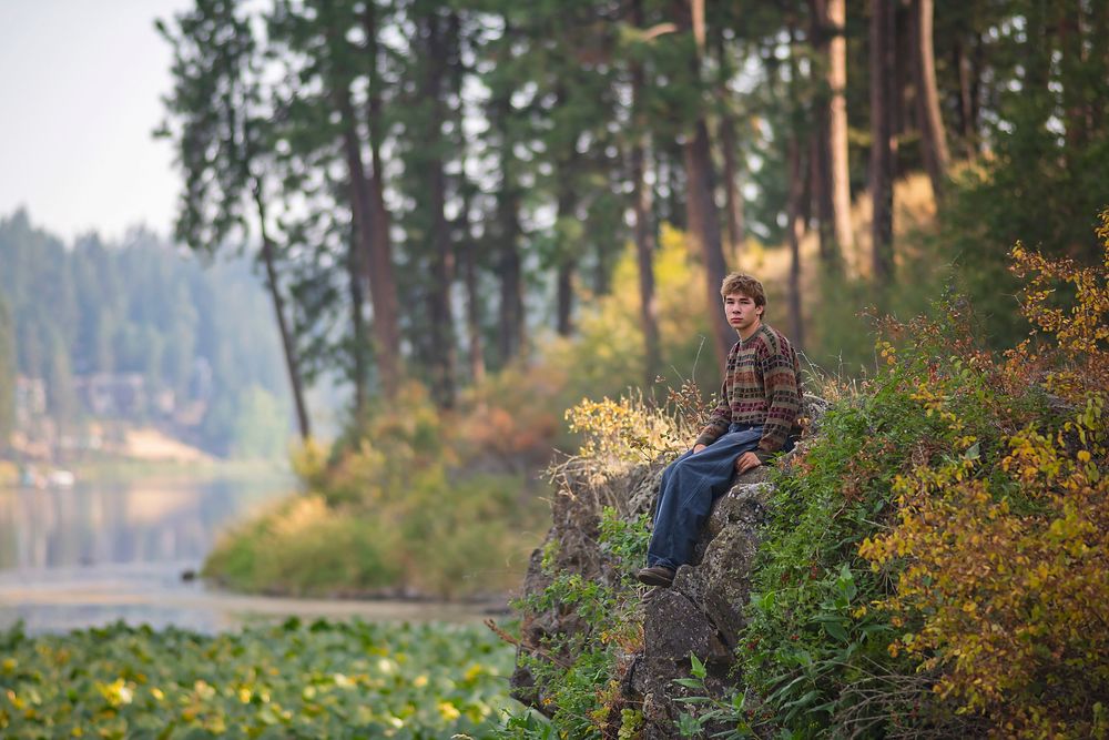 Natural light senior portrait by Hannah Sons Photography at Hayden Lake Idaho. Boy senior pictures. Guy senior pictures
