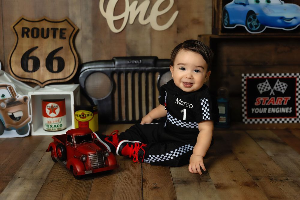 best cake smash sessions styled to your theme of choice in Fresno,ca