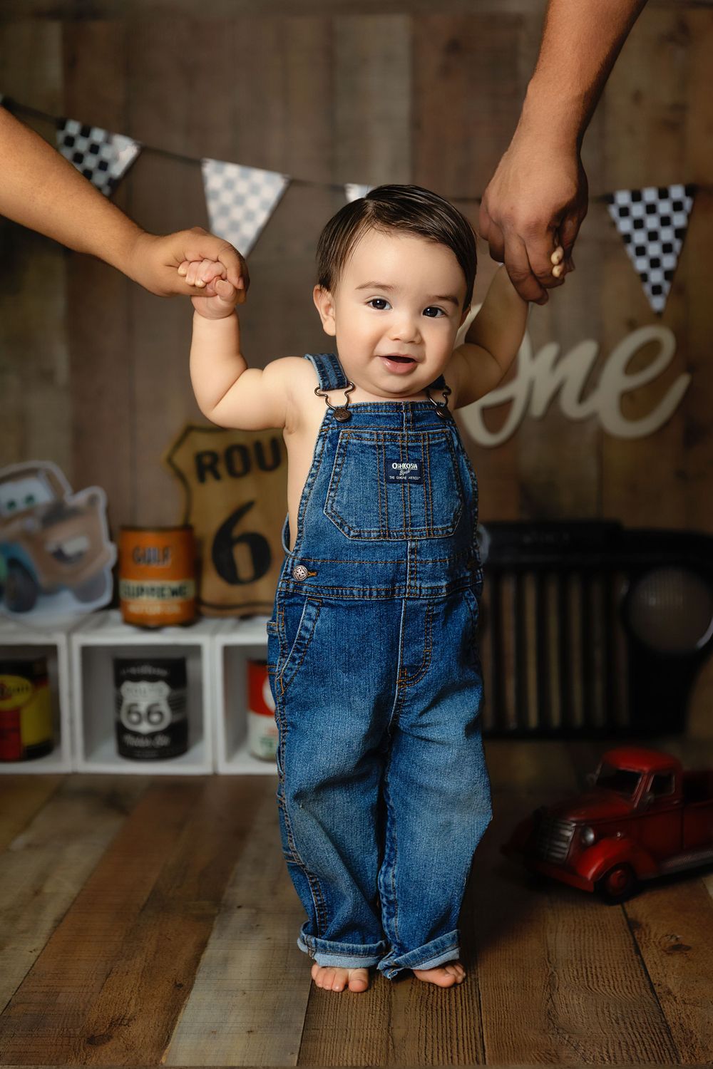 best cake smash sessions styled to your theme of choice in Fresno,ca