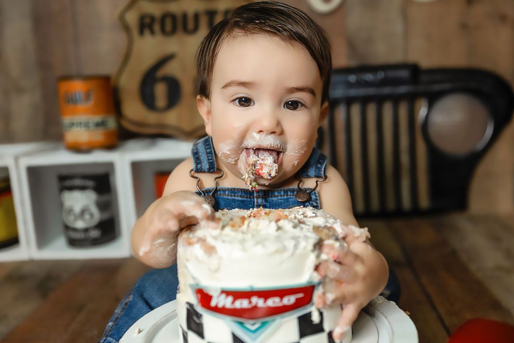 best cake smash sessions styled to your theme of choice in Fresno,ca