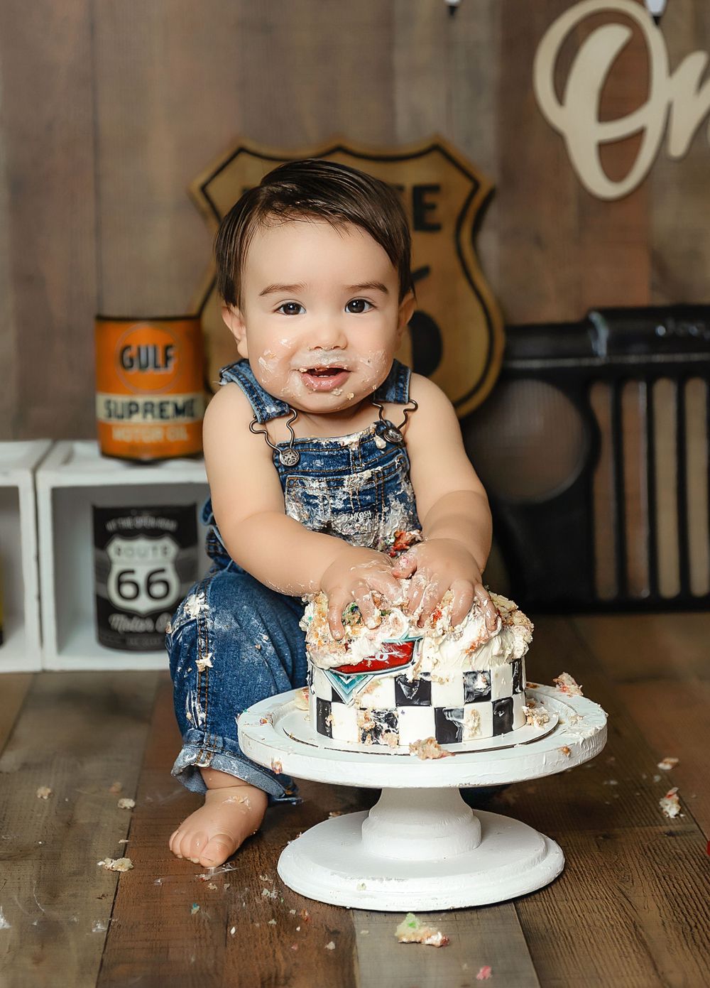 best cake smash sessions styled to your theme of choice in Fresno,ca