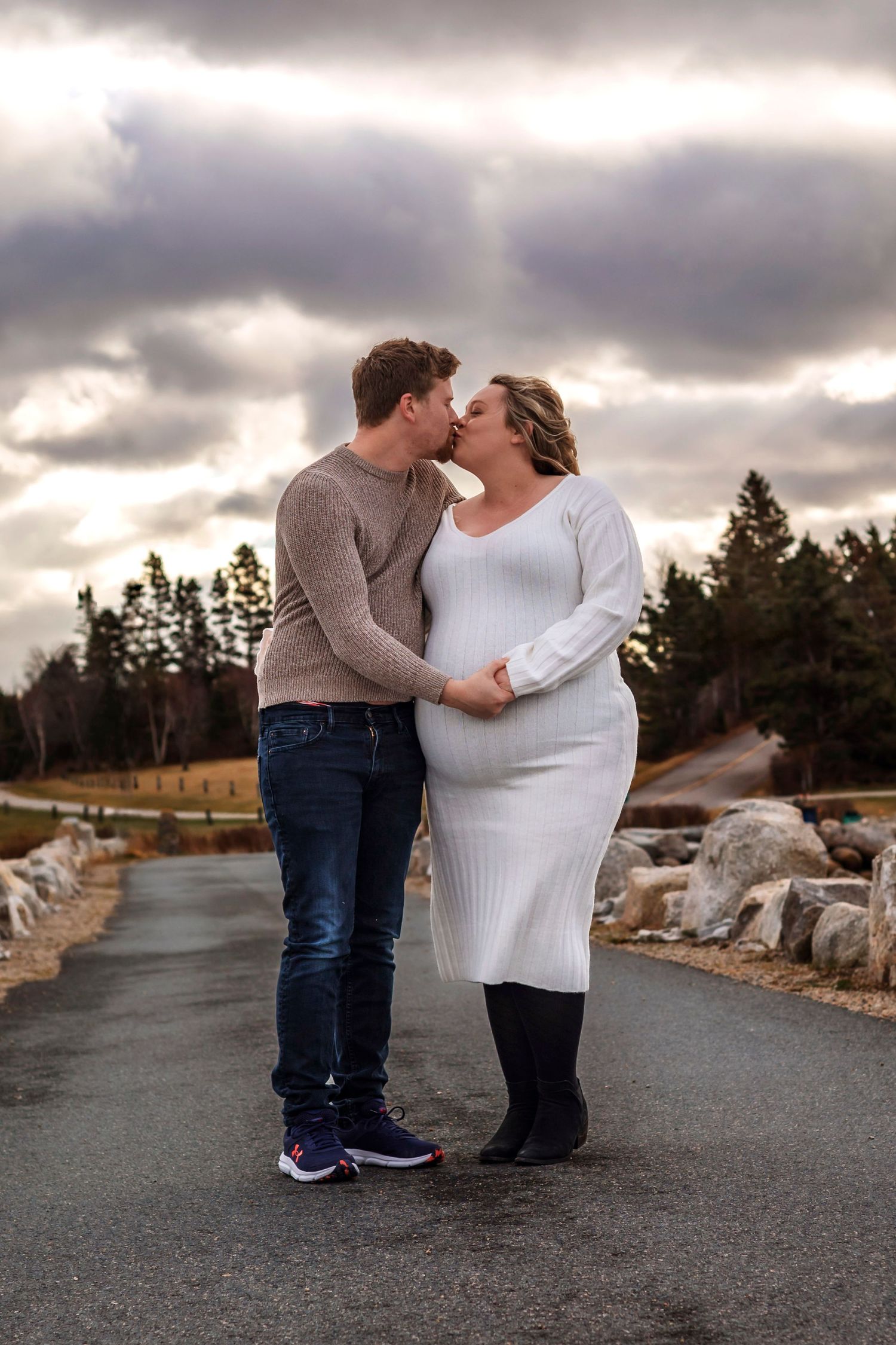 Halifax maternity photographer capturing sunset portraits