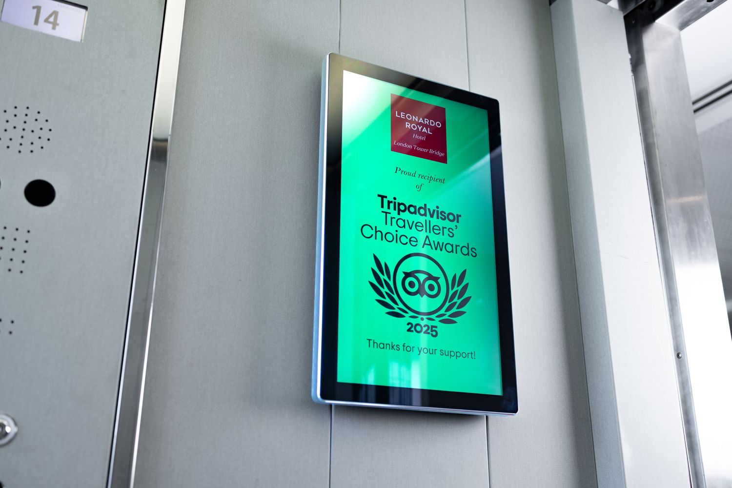 TrouDigital signage screen displaying TripAdvisor award in a hotel lobby, digital display product photography