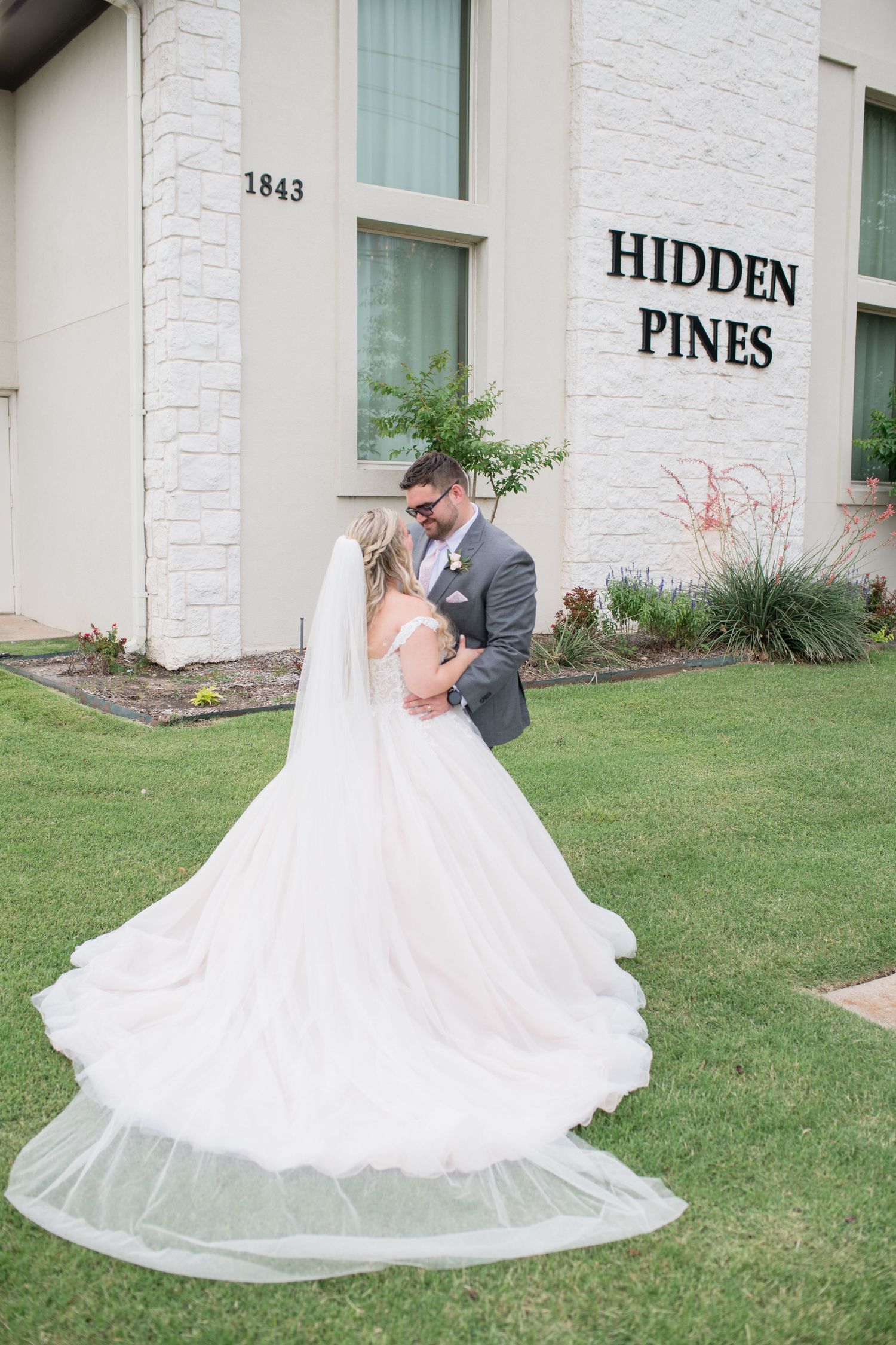 Bride and groom portraits at Hidden Pines wedding venue in Hurst, Texas.