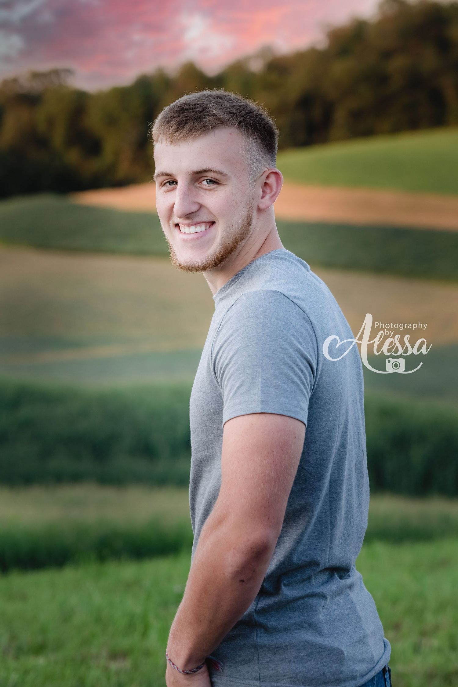 Senior photographer in the Beaver County Area with over 10 years of experience.