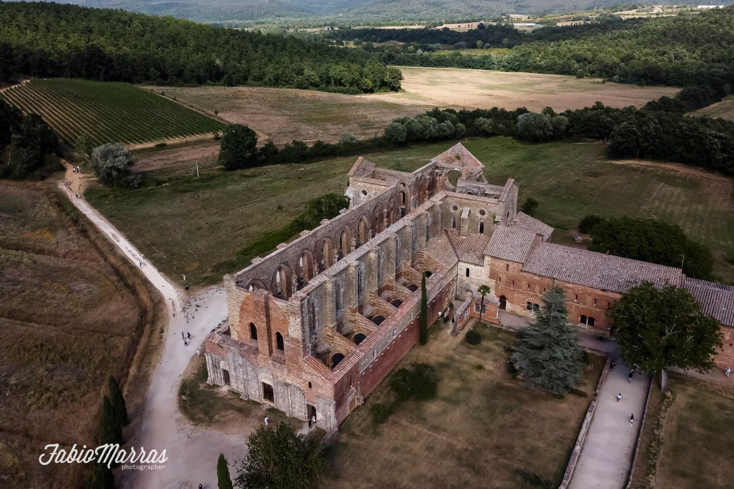 Ein zeitloser Moment in der majestätischen Abtei San Galgano