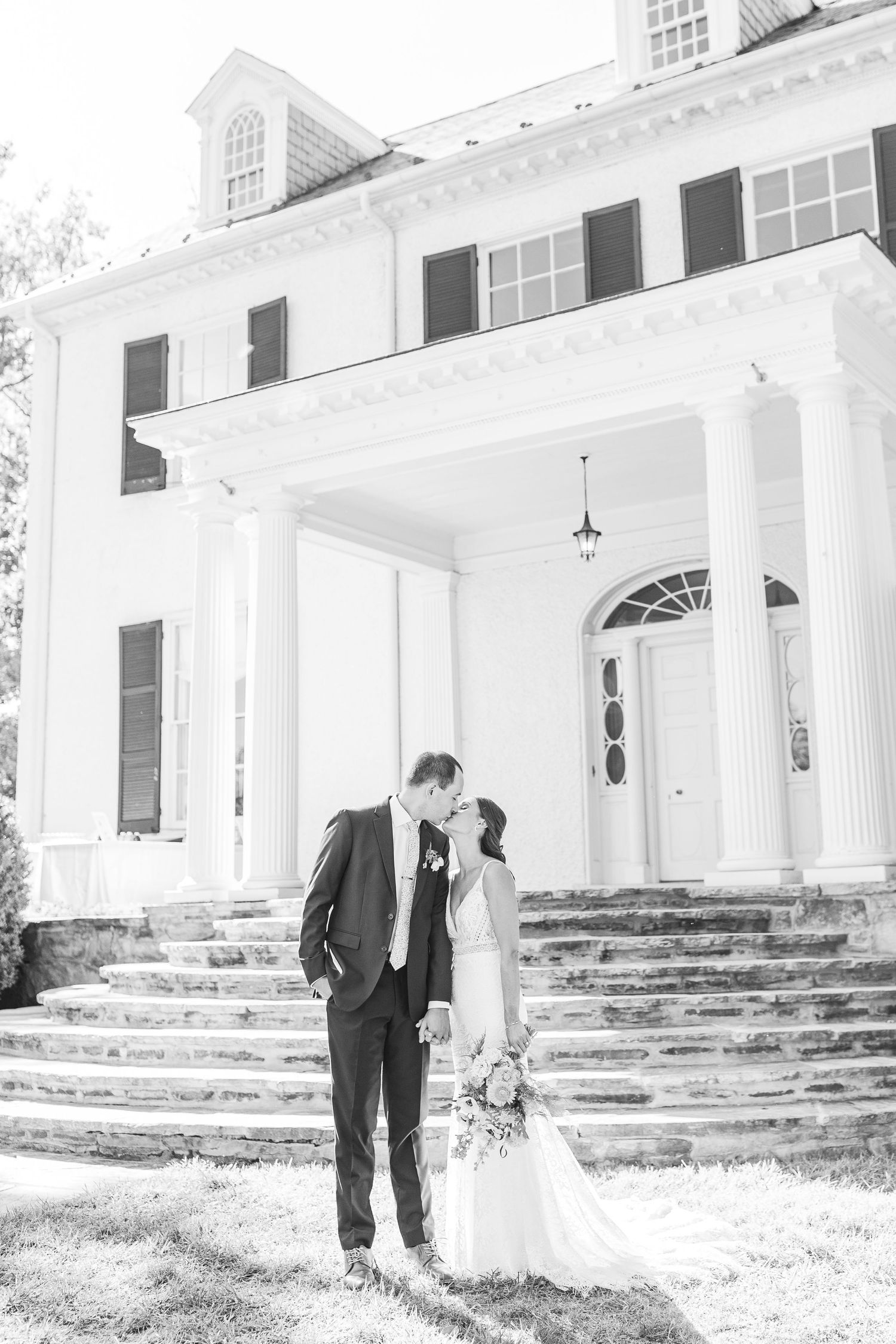 RUST MANOR HOUSE LEESBURG VIRGINIA WEDDING PICTURES BRIDE GROOM