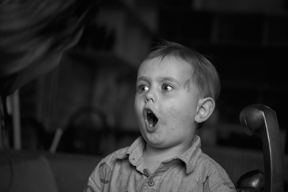 Oh no! Young British boy surprised in London