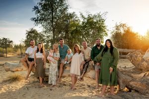 extended family photoshoot dubai
