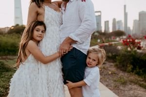 family hugging dubai photoshoot