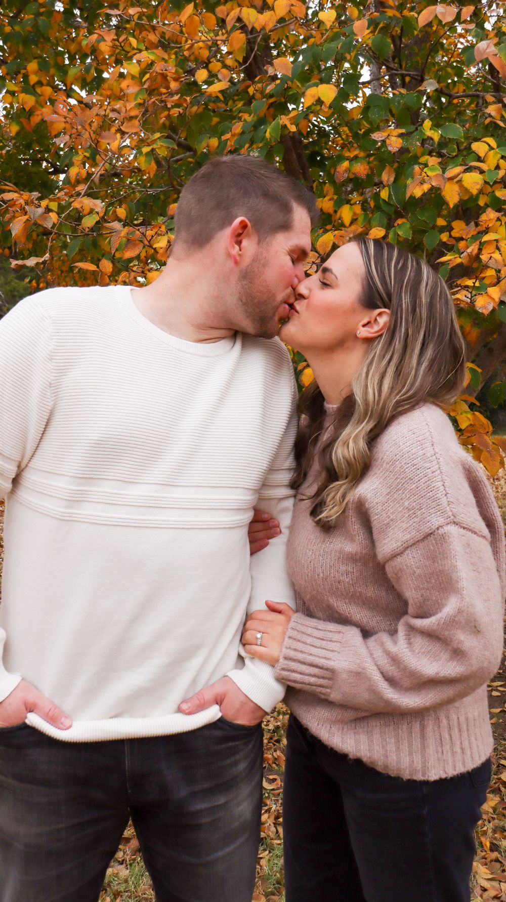Oklahoma fall photography sessions for families, couples, and kids. Capture beautiful autumn memories with timeless portraits.