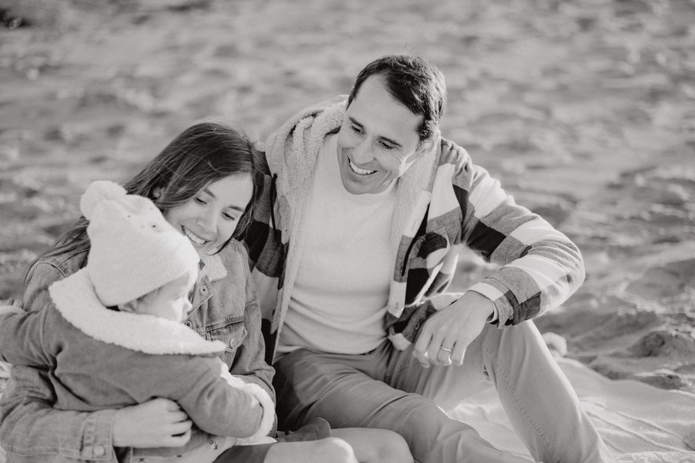 A family in Papamoa Beach for their family shoot with Apertured Media-Auckland Wedding Photographer