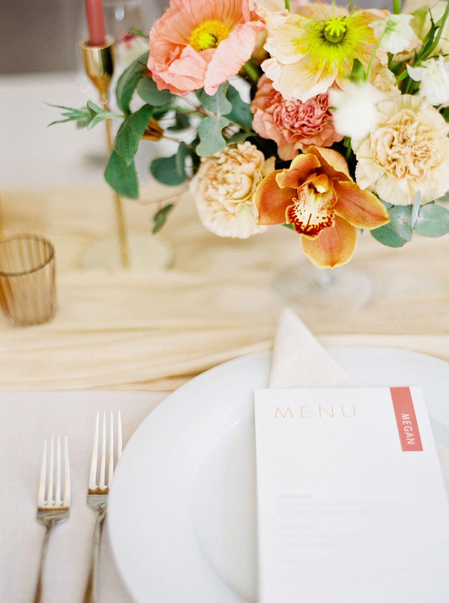Elegant plate with menu and floral decor, Prague wedding.