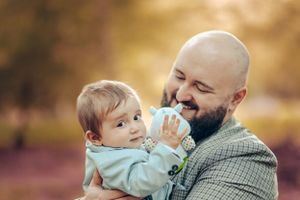 Tata si fiu. Ședință foto familie outdoor. Fotograf profesionist București si toată România. Preț mic, albume foto.