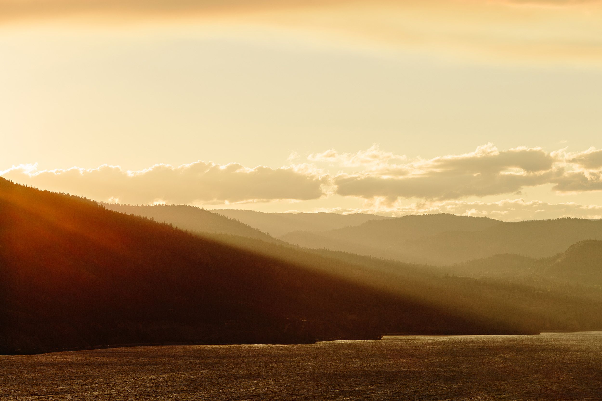 okangan lake view at sunset