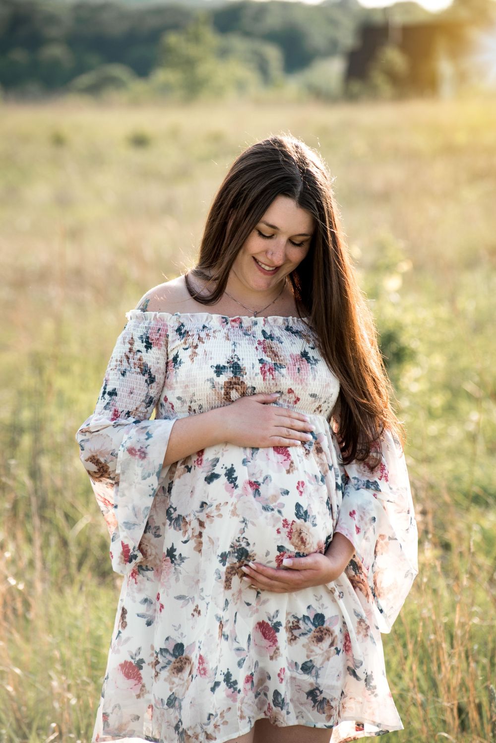 maternity session outdoor in Woodbury created by Precious Twenty-One Photography