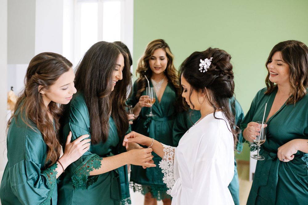 Bridemaids and bride getting ready in Italy