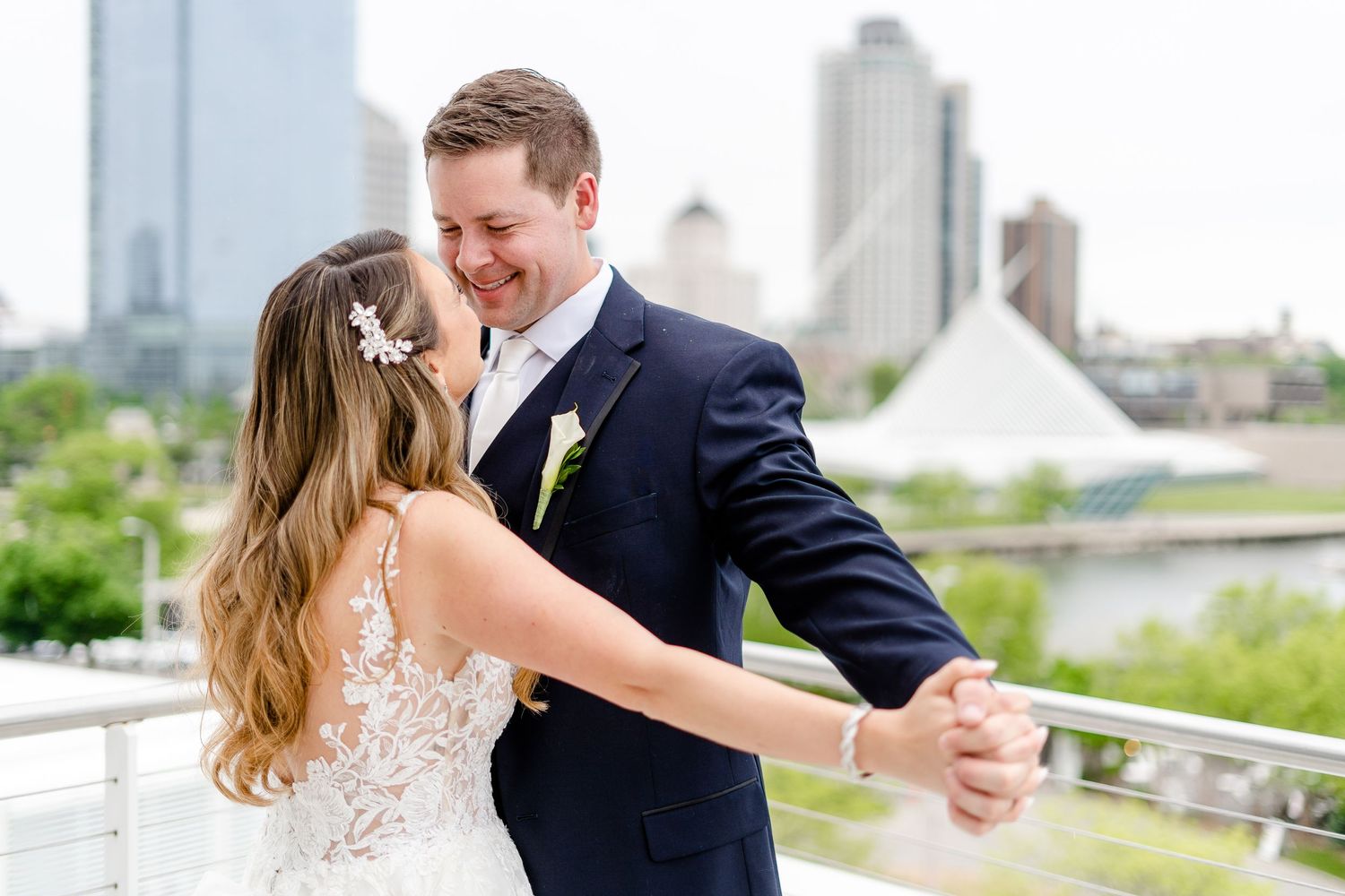 Discovery World Wedding, Milwaukee Lakefront Wedding, Milwaukee Wedding Photographer, Wisconsin Wedding Photos